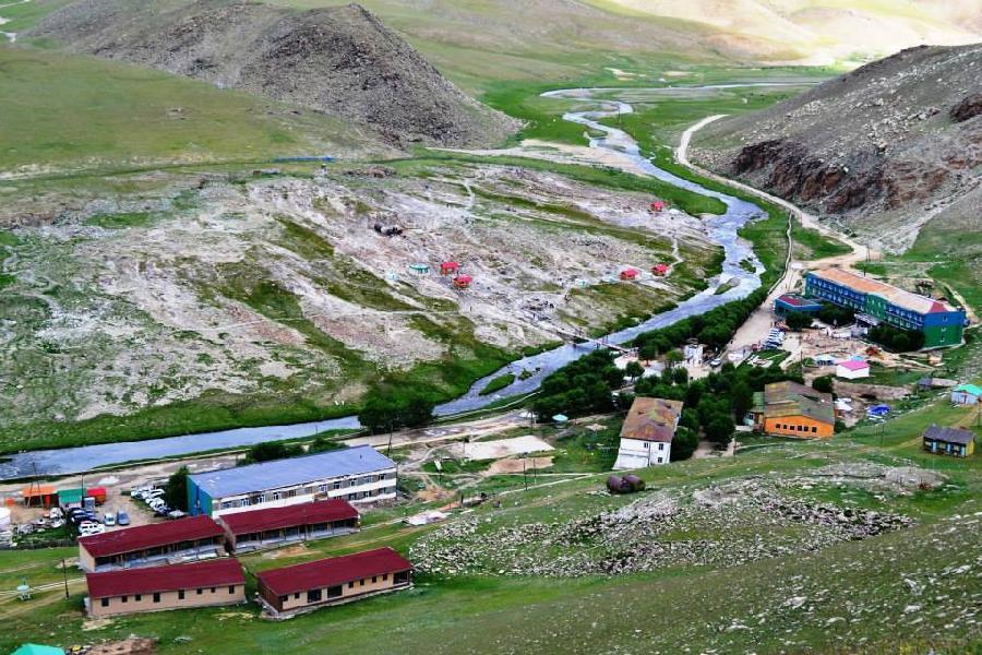 Монголд эмчилгээний ач тустай 180 гаруй халуун, хүйтэн рашаан бий