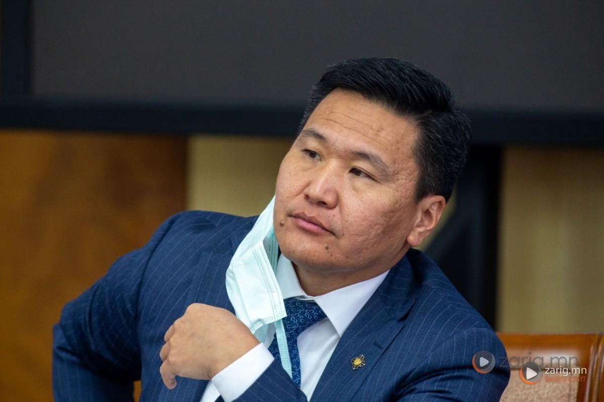 Хөлсөөр ажиллах, ажил гүйцэтгэх гэрээнээс НДШ авдаг хуулийг Т.Аюурсайхан өргөн барьж, энэ онд "амилжээ"